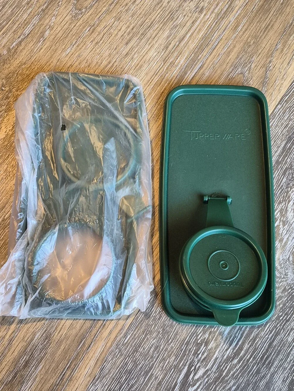 2 Hunter Green Tupperware Super Cereal Storer Replacement Seals